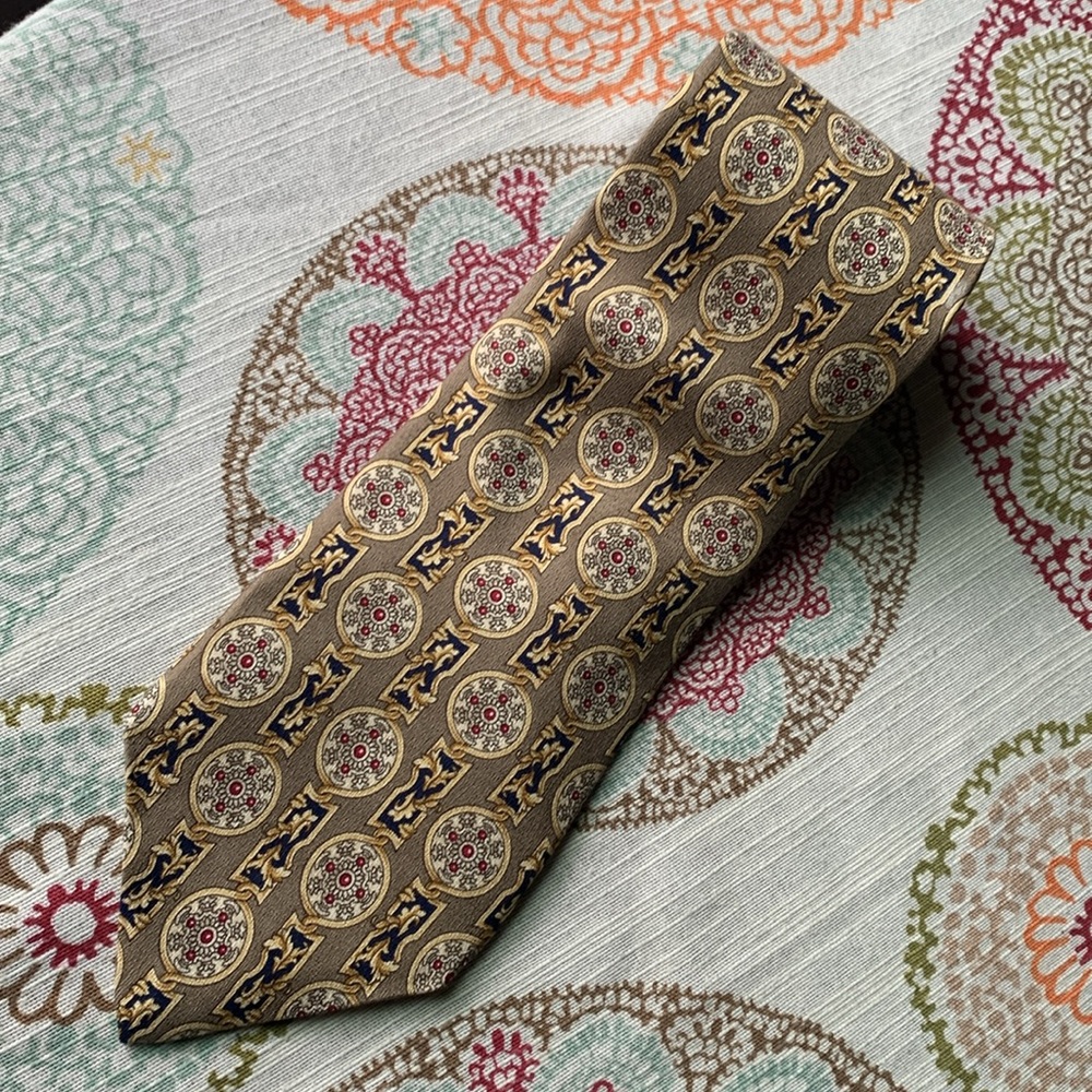 Metropolitan Museum of Art Masterworks Collection Patterned Men's Silk Tie - Picture 2 of 7
